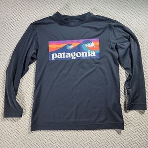 Patagonia Logo Long Sleeve Shirt in Dar